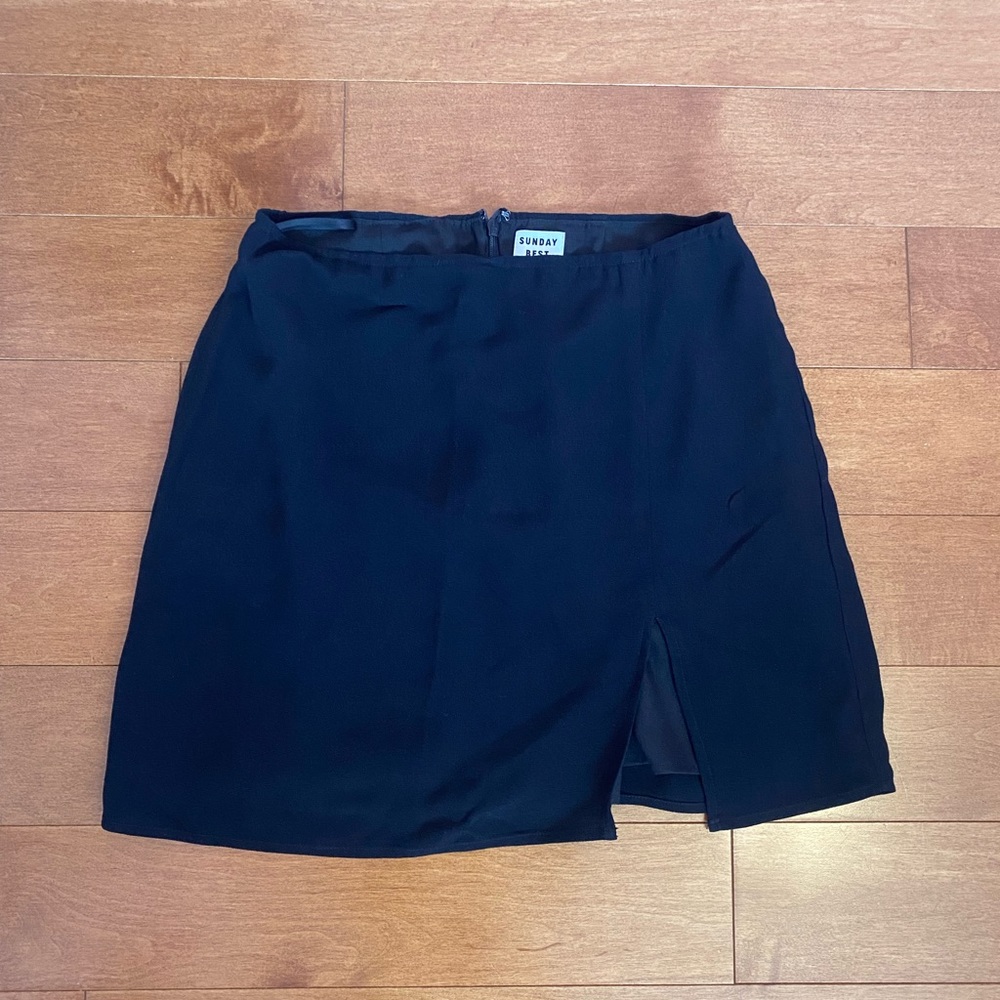 Aritzia - Sunday Best Skirt 🖤